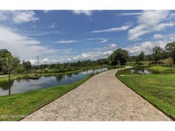 Lote en Venta en Valle de Bravo GIS. 22-811