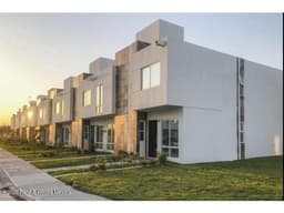 Casa en Venta en Av Adalberto Tejada,Mata de Pita.RU 21-1238