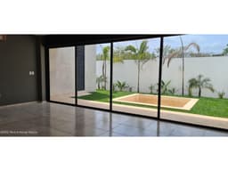 Casa en Venta en Calle 10, Conkal.RU 22-4872