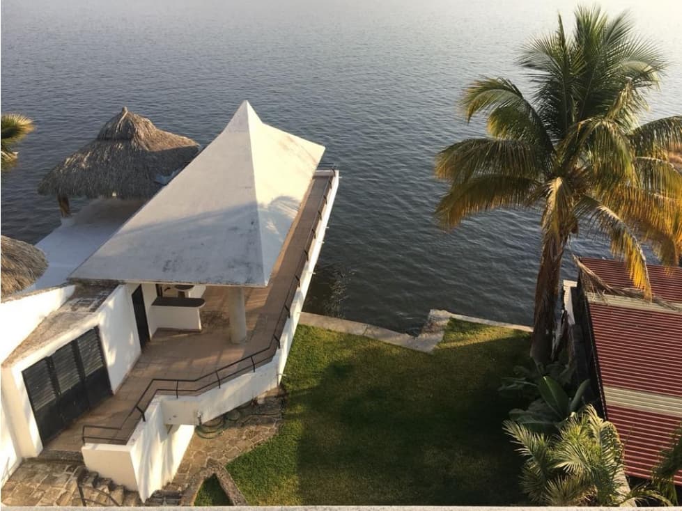 CASA EN VENTA A ORILLA DEL LAGO "V" — foto 3