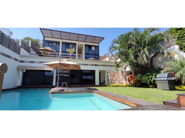 CASA EN VENTA A ORILLA DEL LAGO "FCO. PC"
