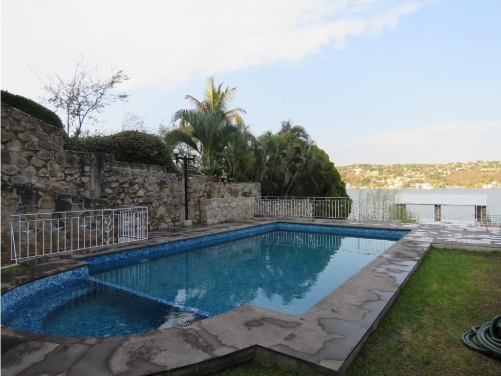 CASA EN VENTA A ORILLA DEL LAGO "RODEO" — foto 2