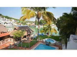 CASA EN VENTA A ORILLA DEL LAGO "BEATA"
