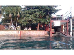 CASA EN VENTA A ORILLA DEL LAGO "MAN."