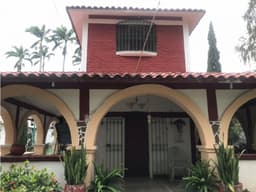 SE VENDE HERMOSA QUINTA CON ALBERCA AL NORTE PONIENTE DE TUXTLA