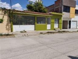 Se vende Amplia casa con local comercial en Plan de Ayala