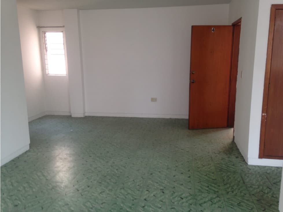 HOGAR ALEGRE CON EXCELENTE UBICACIÓN — foto 5