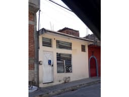 Casa pequeña en la colonia Nueva reforma cerca de calzada al Sumidero.