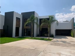 SE VENDE HERMOSA RESIDENCIA RECIEN REMODELADA EN COL EL RETIRO