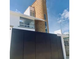 Casa nueva en venta con diseño moderno