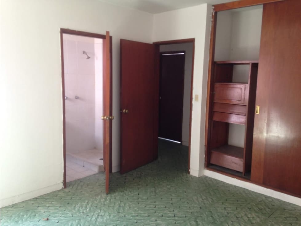 HOGAR ALEGRE CON EXCELENTE UBICACIÓN — foto 3