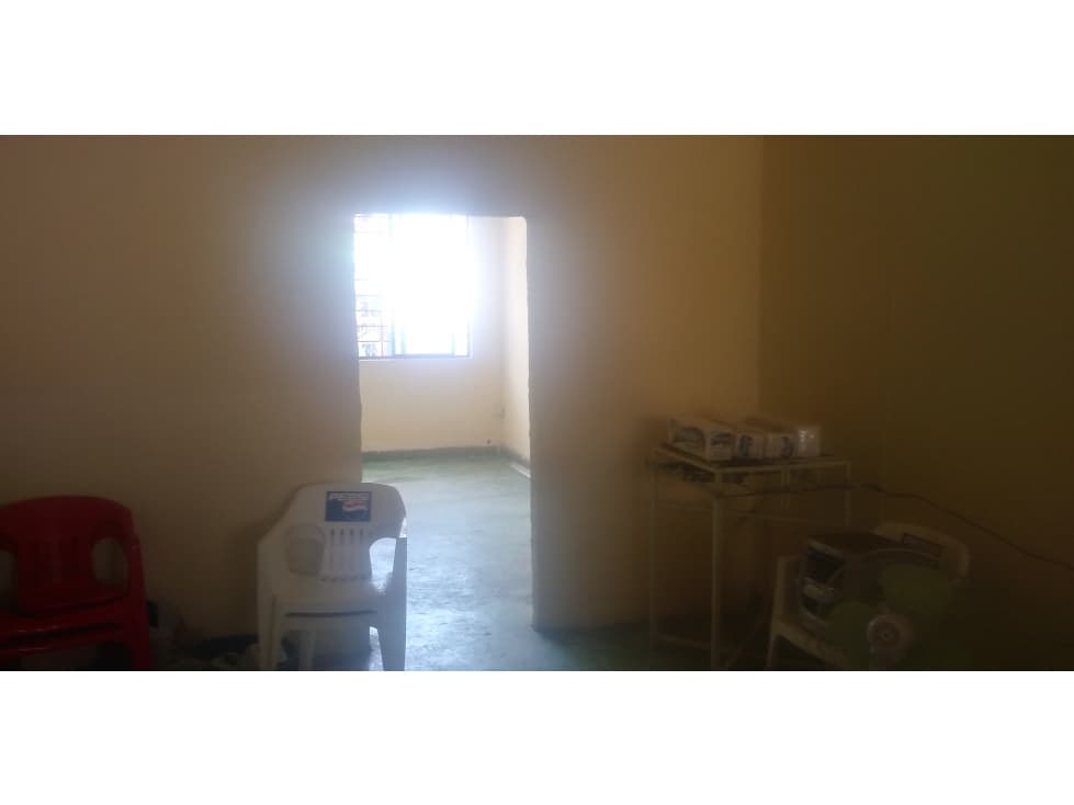 Venta de casa con locales comerciales y cuartos — foto 4