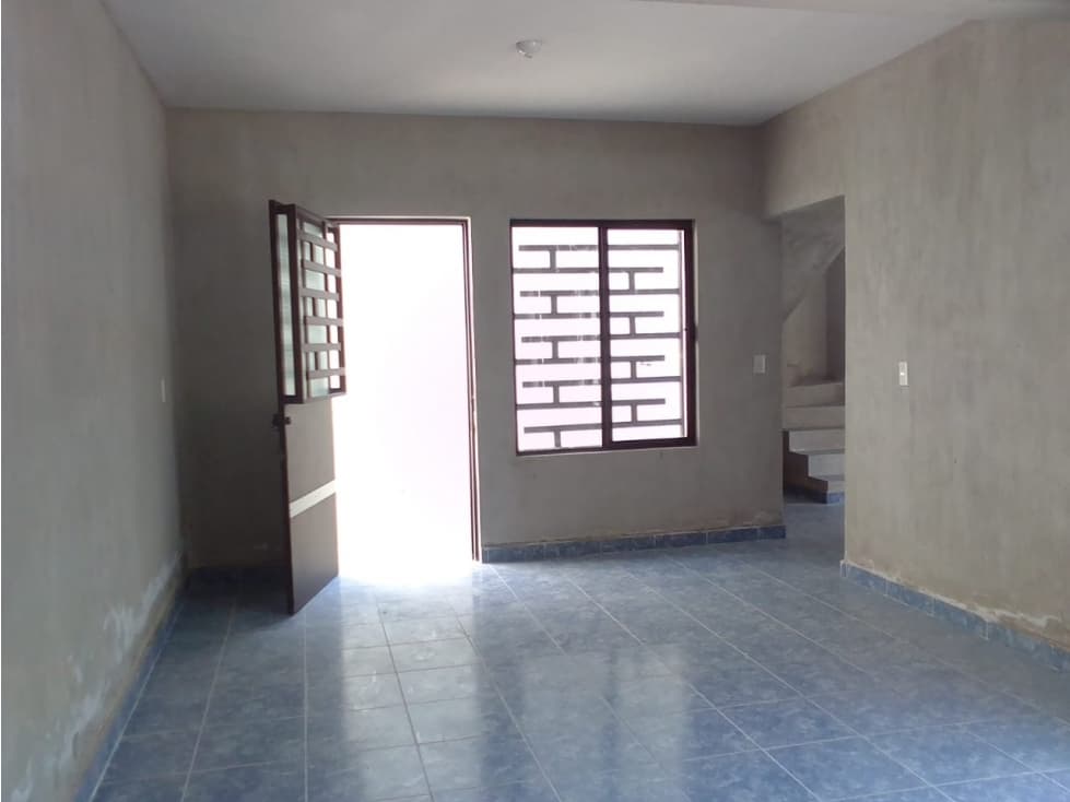 Casa de 2 niveles en venta, Col. El Valle — foto 4