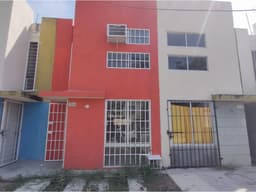 Casa habitación de dos plantas en real del bosque