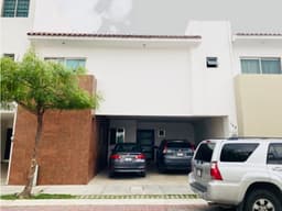 Se renta Casa Semi amueblada con alberca en Fracc La Antigua