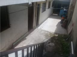 VENTA DE CASA CON LOCAL Y DEPARTAMENTOS EN COL. SANTA CRUZ