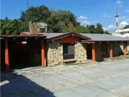 SE VENDE CASA FRENTE AL HOTEL MARRIOT.