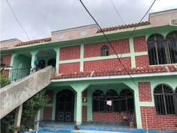 En venta casa con locales comerciales, en excelente ubicación.