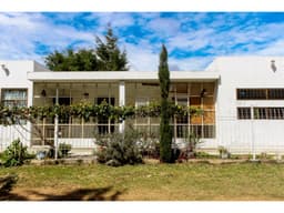 Se Vende Casa Con Hermoso Jardín a En Zona Segura