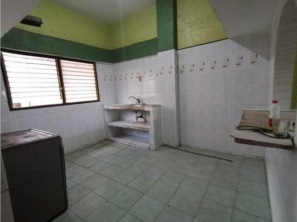 Amplia casa para negocio con 8 recamaras — foto 3