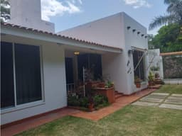 HERMOSA CASA CON GRAN TERRENO EN COL. PLAN DE AYALA