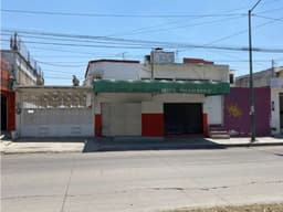 Se vende Casa con local comercial en Blvd Paso Limón