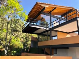 CASA CONTEMPORANEA EN EL PUEBLO