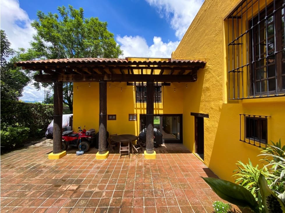 CASA EN VENTA EN AVANDARO, VALLE DE BRAVO, AMUEBLADA — foto 1