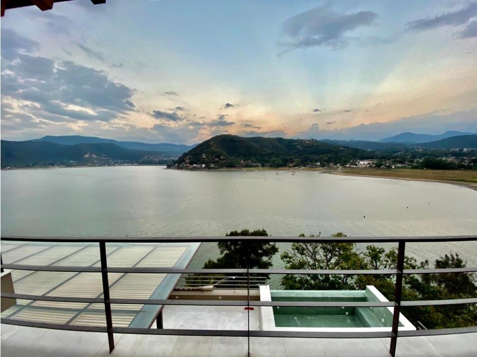 LA PEÑA, ACCESO AL LAGO — foto 2