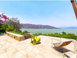 CASA EN RENTA CON VISTA Y ACCESO AL LAGO
