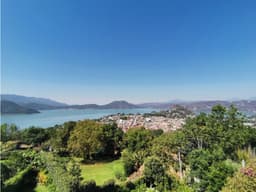 CASA EN VENTA VALLE DE BRAVO CON VISTA AL LAGO