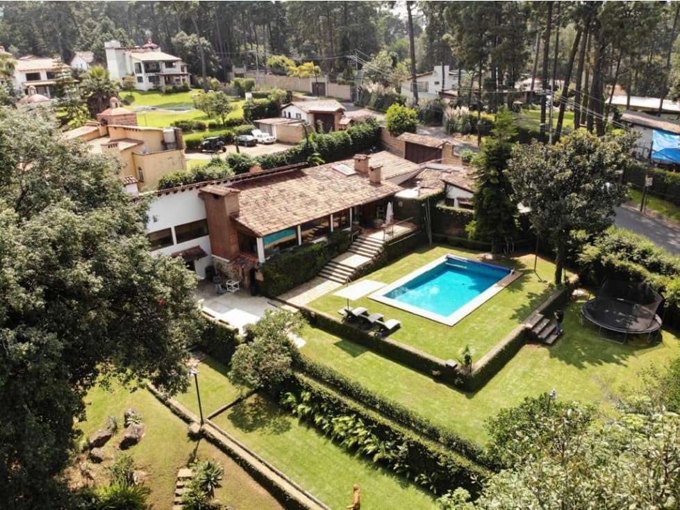 CASA EN AVANDARO CON BOSQUE Y RIO — foto 2