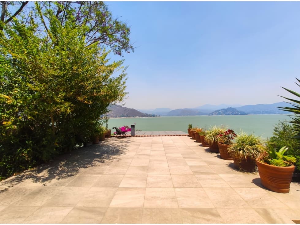 CASA EN RENTA CON VISTA Y ACCESO AL LAGO — foto 4
