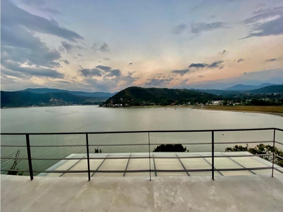 LA PEÑA, ACCESO AL LAGO — foto 2