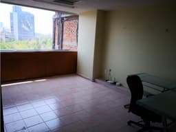 Excelente Oficina de 45 m2 con 2 Privados Recepción 1 Baño y Bodega
