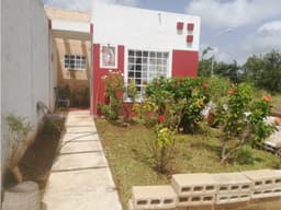 Casa en Esquina en Almendros, Caucel, Mérida, Yucatán