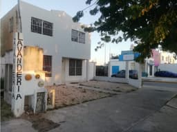 Casa en Esquina sobre Avenida en Ciudad Caucel, Mérida, Yucatán
