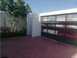 Casa en Esquina en Fracc Almendros III en Caucel, Mérida, Yucatán
