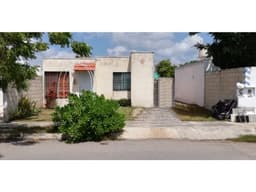Casa sobre Avenida principal en Fracc. Los Almendros, Ciudad Caucel