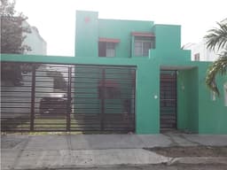 Casa en Avenida Principal de los Almendros, Caucel, Mérida, Yucatán