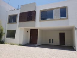 Casa En Renta En Lomas De La Carcaña Sobre Blvdr Forjadores