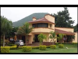 VENTA DE LUJOSA RESIDENCIA EN PLAN DE AYALA ZONA NTE/PTE
