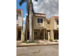 CASA EN FRACCIONAMIENTO SEGURO!