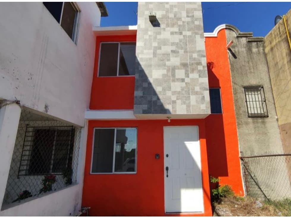 Casa HERMOSA! REMODELADA! — foto 1
