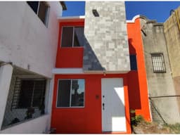 Casa HERMOSA! REMODELADA!