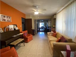 Casa en AV. COMERCIAL! NEGOCIO O USO HABITACIÓN