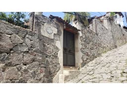 CASA EN VALLE DE BRAVO A LA VENTA