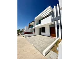 CASA MUY AMPLIA NUEVA 4 REC (1 PLANTA BAJA) AMUEBLADA COTO PRIV