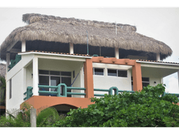 Playa Zicatela / Casa de 3 niveles / Roof top y vista al mar
