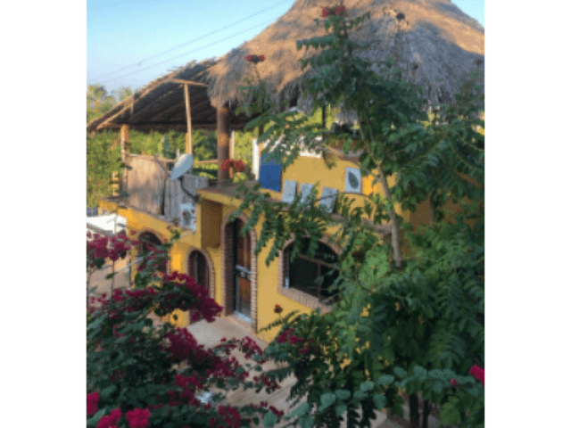 Emiliano Zapata / Casa de 2 pisos + 2 departamentos / Vista al mar